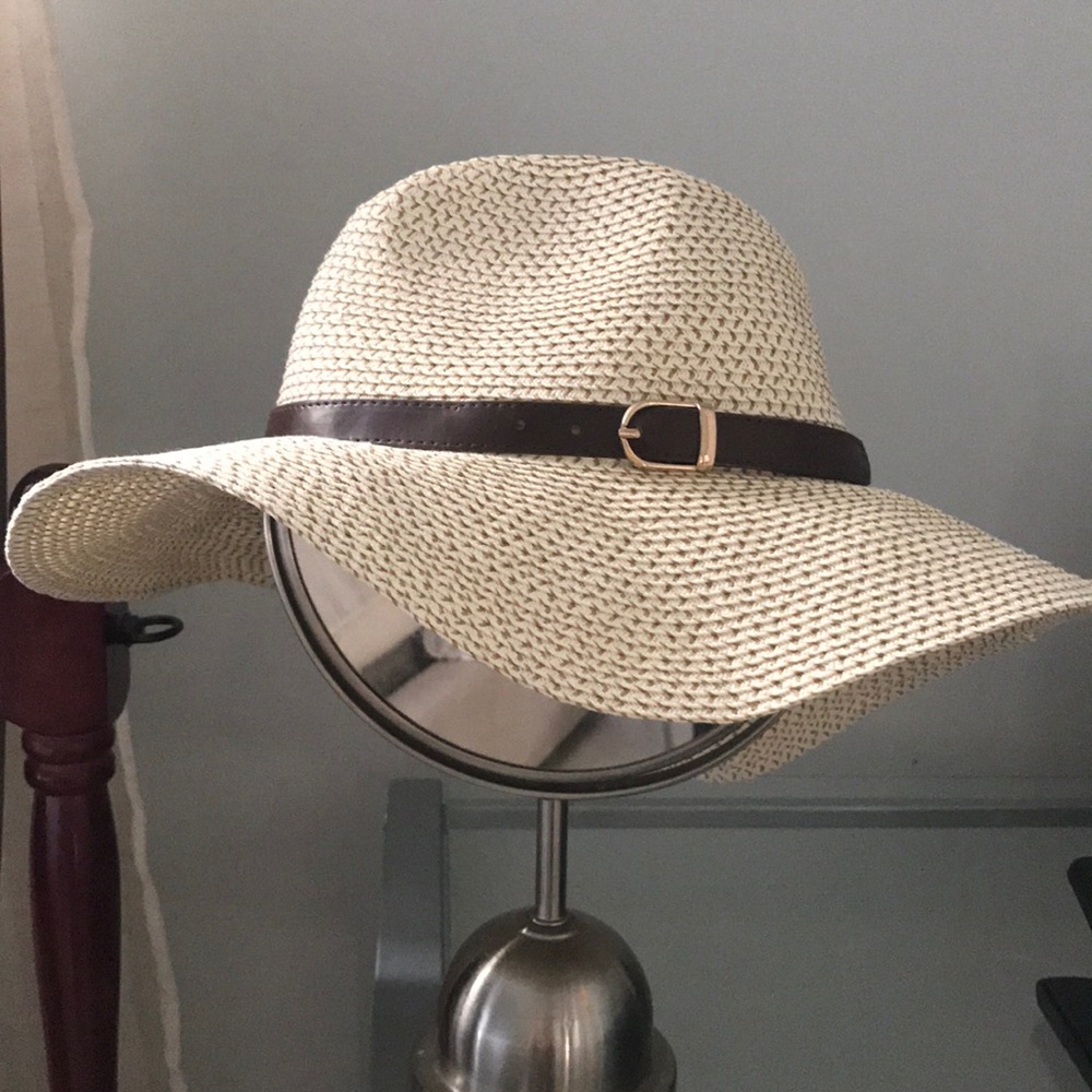 Wide brimmed hat with leather band